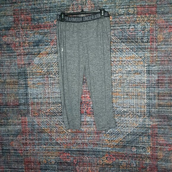 Under Armour womens heathered dark gray LOOSE Play Up Twist capris M  EUC - Picture 1 of 10